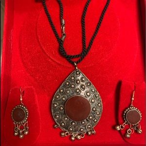 New Vintage Styled Jewelry set